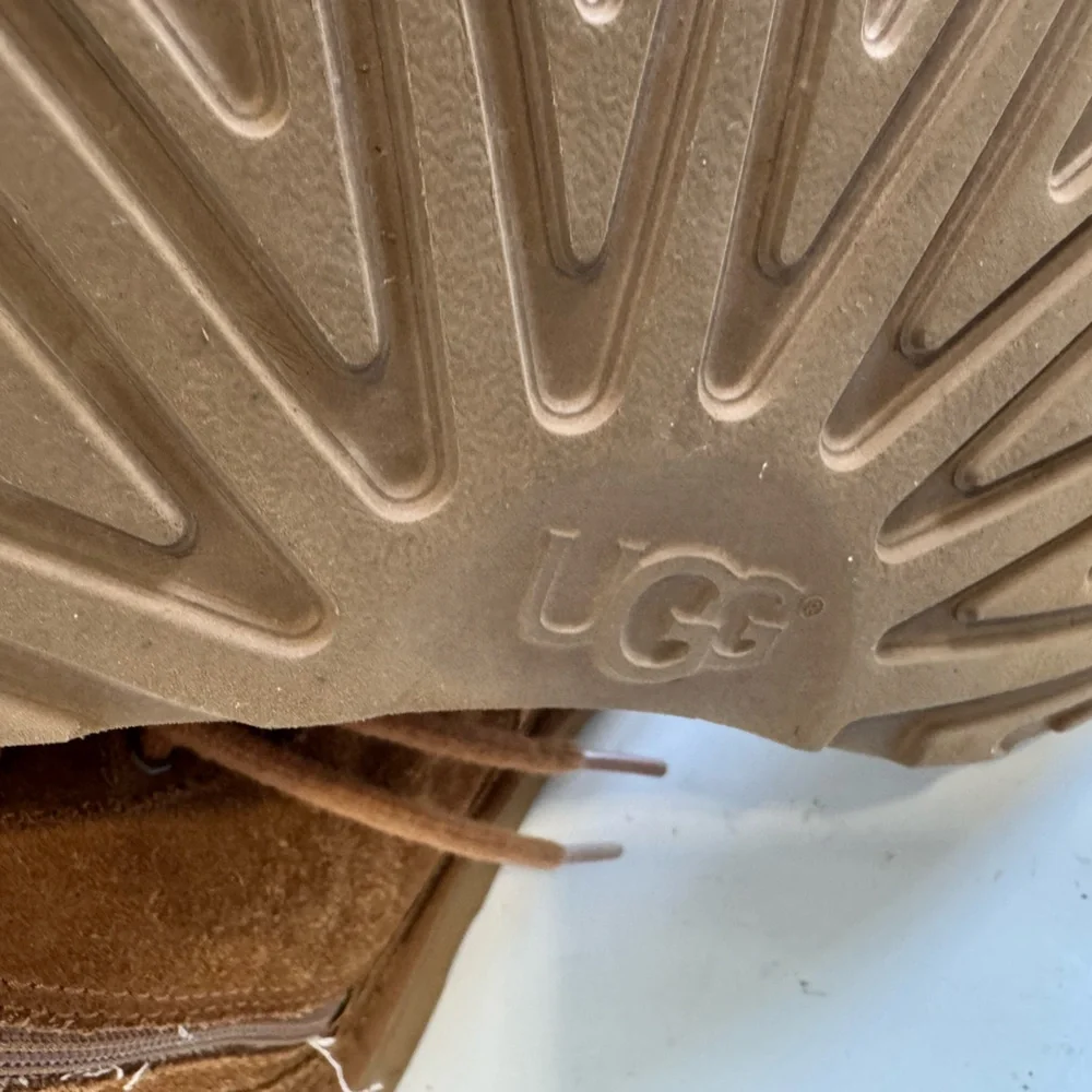 UGG Harkley Water Resistant Winter Chestnut Size 6